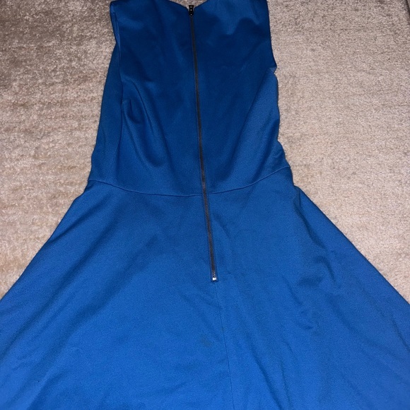 Alice + Olivia Kimbriella Flared Skater Mini Dress V Neck - Picture 5 of 5